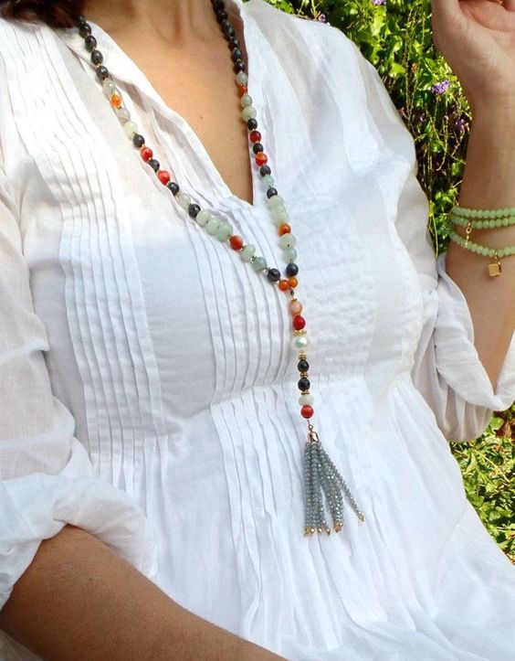 Фото четок на девушке